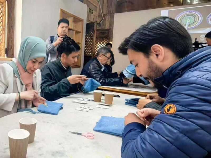 Lijiang: Traditional Craft Workshop With Paper, Tea & Art - Good To Know