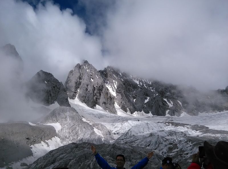 Lijiang Yulong Snow Mountain 1-Day Tour, Yunnan - Blue Moon Valley’s bright water