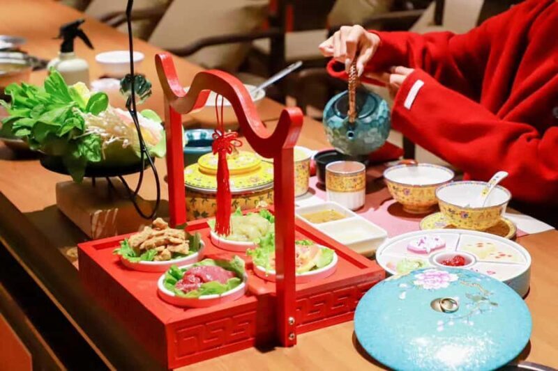 Lijiang: Yuyan Banquet Dinner Show with Costumes - FAQs