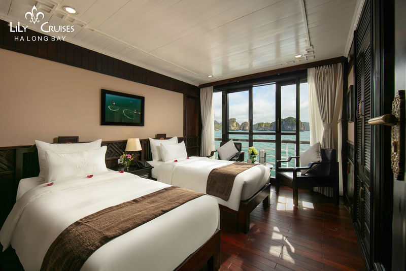 Lily 3D2N Cruise: Ha Long Bay & Lan Ha Bay Tour - Day two: kayaking, a beach, and a cooking class