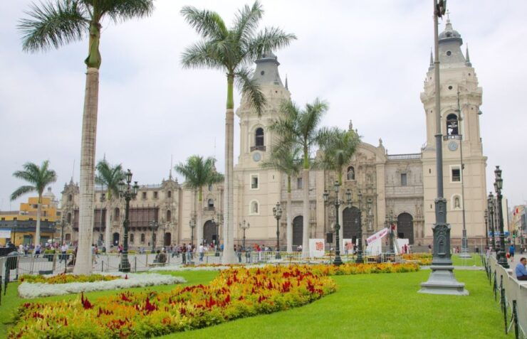 Lima: Historic Mansions Aliaga, Fernandini With Pisco Sour - Language Options and Pickup Details