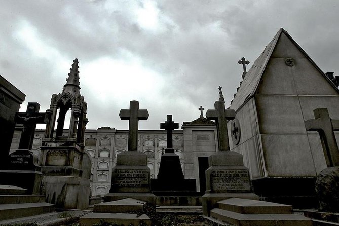 Lima Small-Group Tour: Catacombs, Convent, Maestro Cemetery - Tour Highlights
