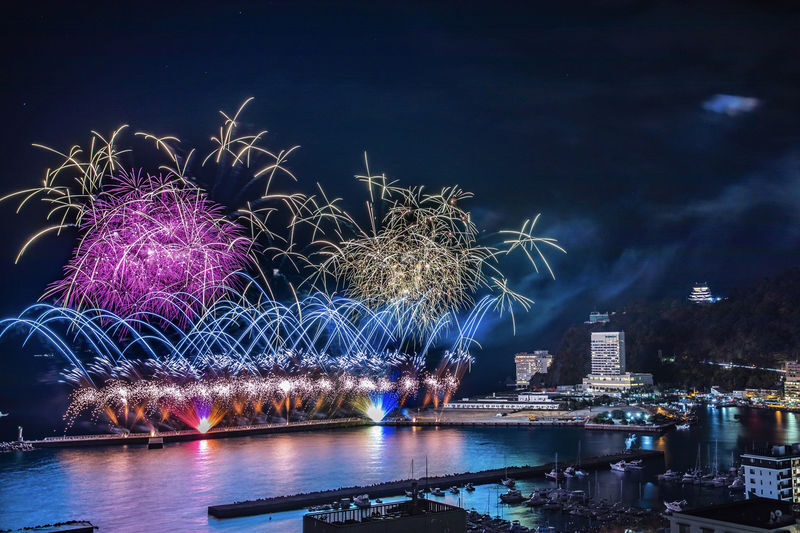 Limited Fireworks Departing from Tokyo: Atami Fireworks Festival & Hakone Shrine One-Day Tour - Atami before the fireworks
