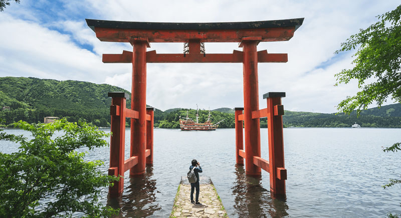Limited Fireworks Departing from Tokyo: Atami Fireworks Festival & Hakone Shrine One-Day Tour - The fireworks, and how to enjoy them