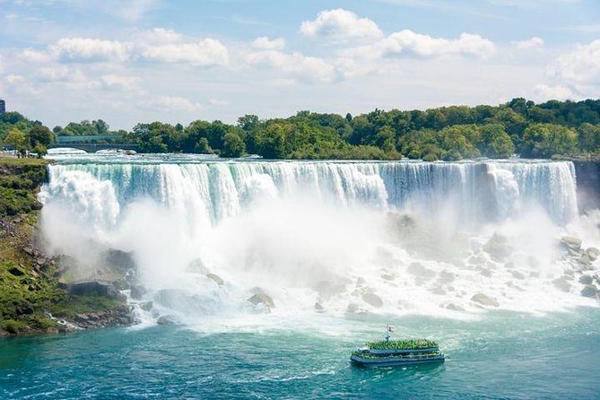 Limo Tour From Toronto to Niagara (10-12 Passengers) - The Sum Up