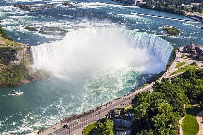Limo Tour From Toronto To Niagara (4-8 Passengers) - Panoramic Photo Opportunities at Skylon Tower