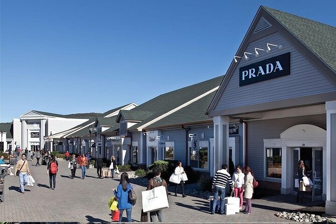 Limo Tour NYC to Woodbury Common Premium Outlets - Shopping Experience