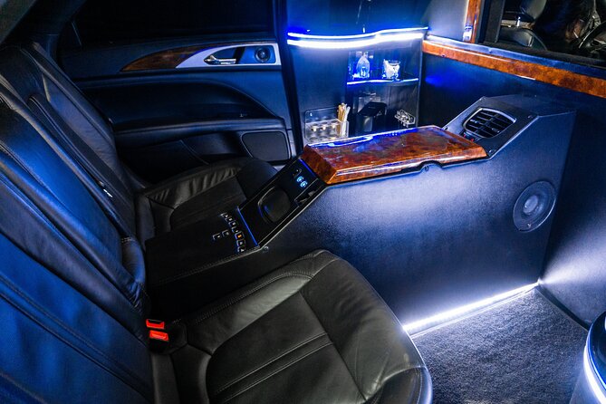 Lincoln Stretch Limo From Cancun Hotel Zone to Cancun Airport - Professional and Friendly Chauffeur Service