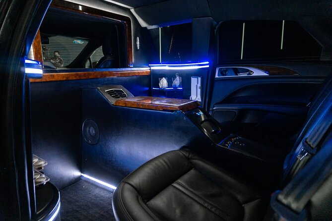 Lincoln Stretch Limo From Playa Del Carmen to Cancun Airport - Arrival in Style at Cancun Airport