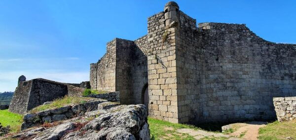 Lindoso: Castle and Village Guided Tour - Tour Inclusions and Details