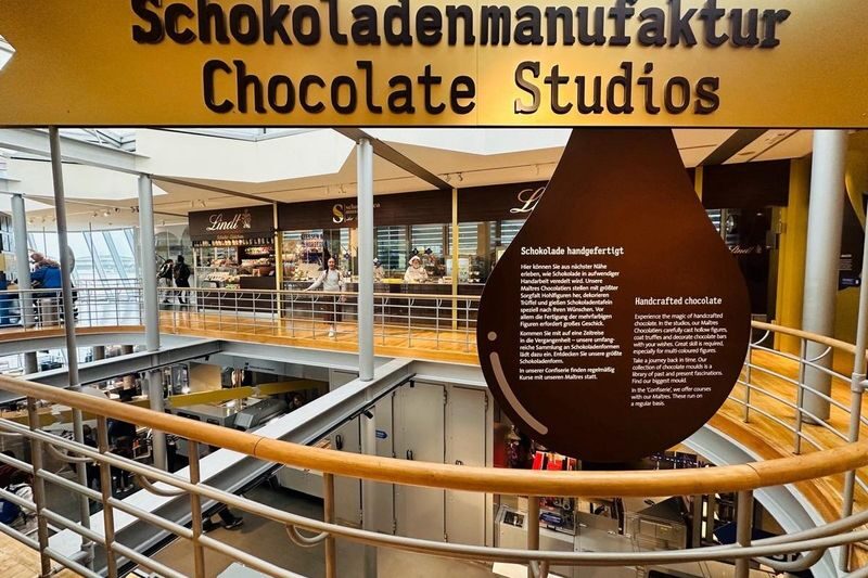 Lindt Chocolate Museum Ticket in Cologne - Historic machines and modern chocolate-making