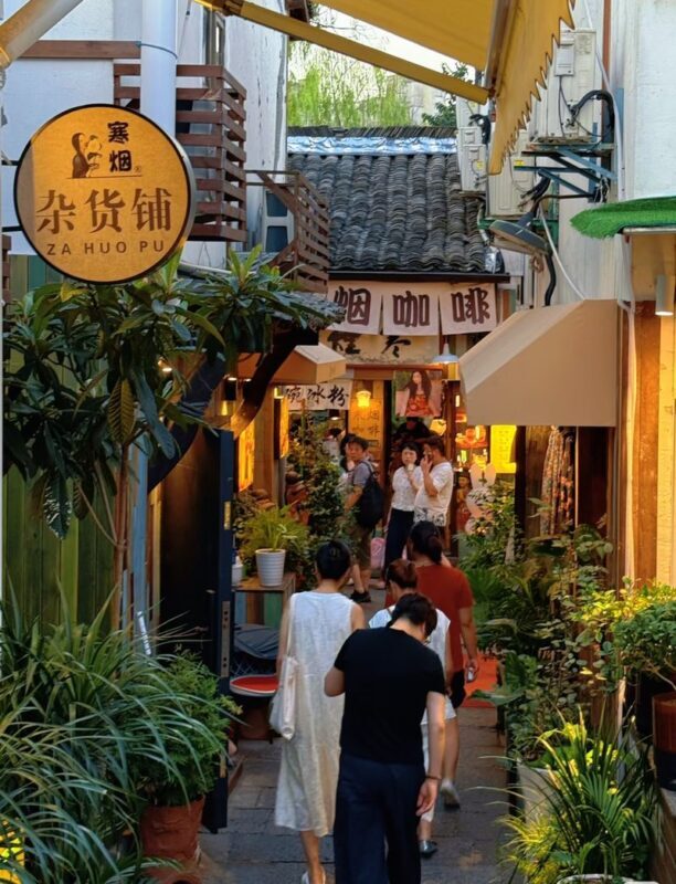 Lingyin Temple & West Lake Full-Day Private Boat Tour - The Wenzhou location needs checking