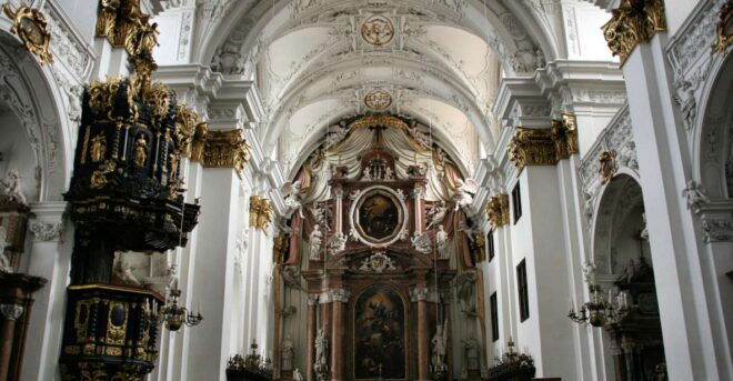 Linz Old Town Highlights Walking Tour With Pöstlingbergbahn - Highlights of the Old Town