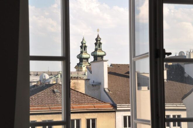 Linz: Tour With Private Guide - Explore Linzs Iconic Landmarks