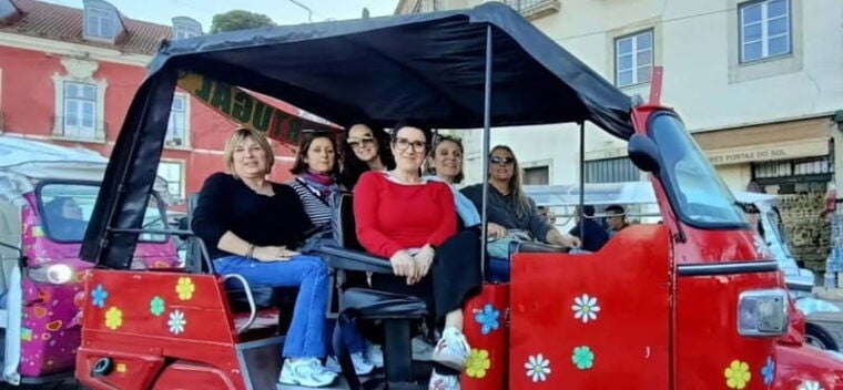 Lisboa: Tuk Tuk ride in Alfama & pick-up you at the hotel. - Deep Dive: The Experience in Detail