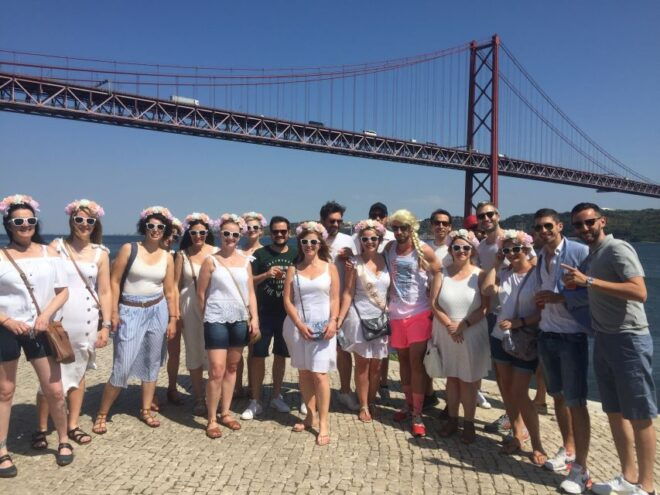 Lisbon: 1-Hour Beer or Sangria Bike Sightseeing Tour - Review Summary