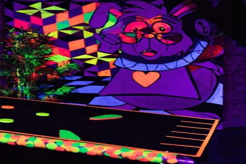 Lisbon: 18-Hole Indoor Minigolf Ticket with Bar Area - Good To Know