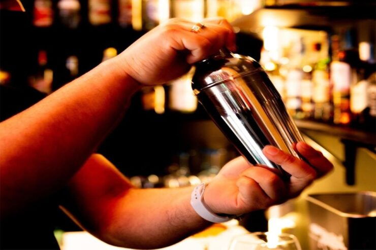 Lisbon: 18-Hole Indoor Minigolf Ticket With Bar Area - Booking Information