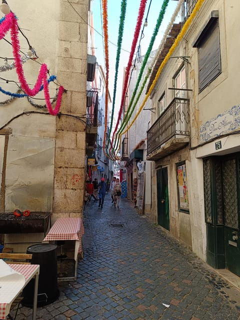Lisbon: 2.5 hours Tuk Tuk tour in Old town and Centre - What’s Included and What to Keep in Mind