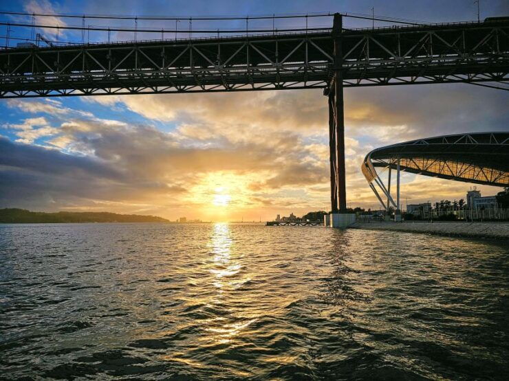 Lisbon: 2-hour Private Sunset Relaxing Tour - Tour Experience