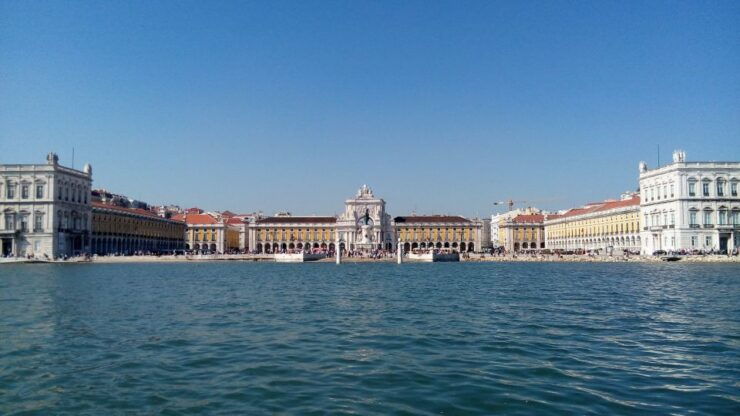 Lisbon: 2-Hour River Tagus Luxury Yacht Cruise & Guided Tour - Experience Details
