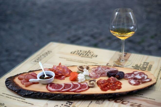 Lisbon: 2-Hour Wine and Tapas Tasting Session - Full Description