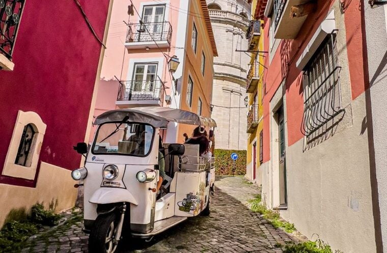 Lisbon: 2h Old Lisbon Tuk Tuk Tour - Breathtaking Viewpoints