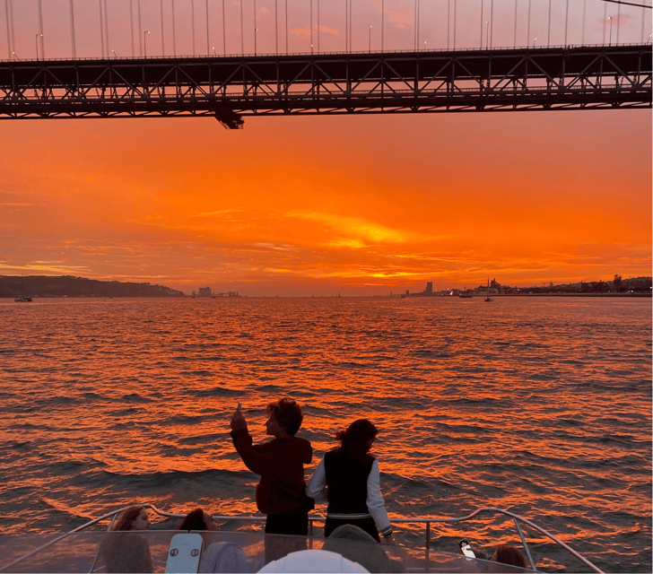 Lisbon: 2h Private Luxury Sunset Cruise with Welcome Drink - FAQ