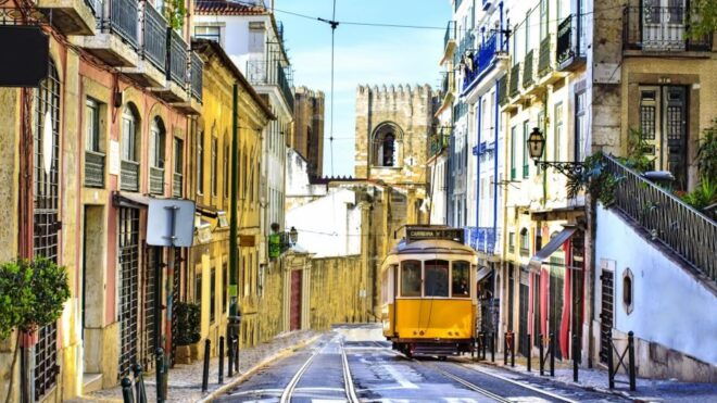 Lisbon: 3-Hour Historic Tuk Tuk Tour - Review Summary