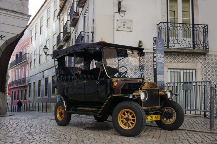 Lisbon 3-Hour Sightseeing Tour by Tuk Tuk - Live Tour Guide