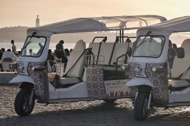 Lisbon: 3-Hour Street Art Tuk Tuk Tour - Tour Highlights