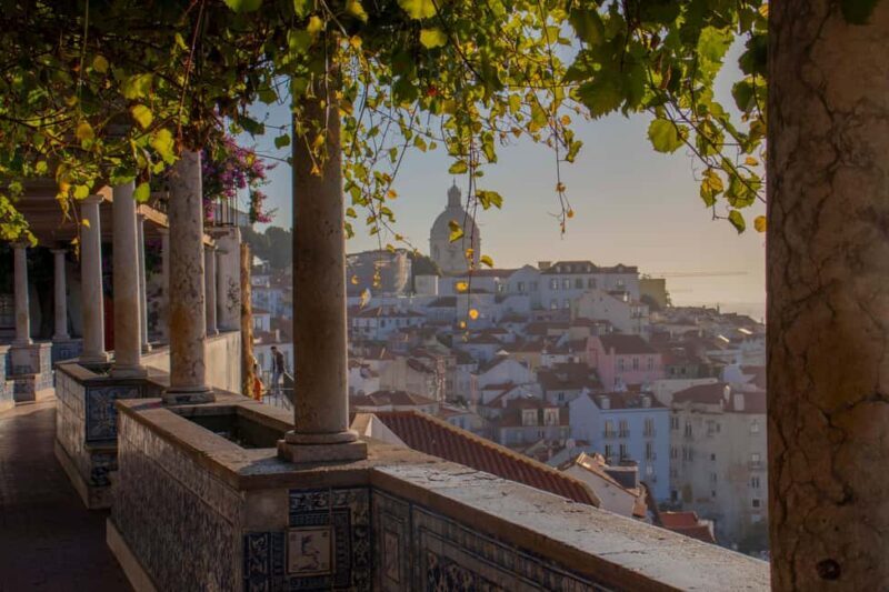 Lisbon: 3-hour tour in German to all viewpoints with local guide - Good To Know