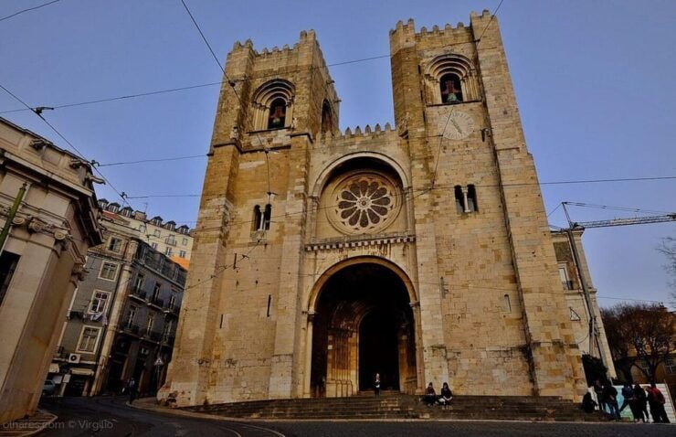 Lisbon (4 Hours) Private Tour by Electric Tuk Tuk - Languages Offered
