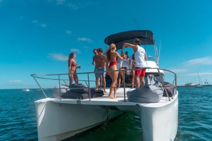Lisbon: 4H Private Catamaran Tour With Swimming - Language Options and Features