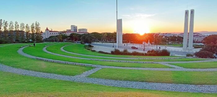 Lisbon: 8 Hour Private Tour through Lisbon (up to 6 people) - FAQ
