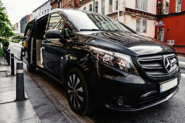 Lisbon Airport: Transfer To/From Lagos - Flexible Travel Plans