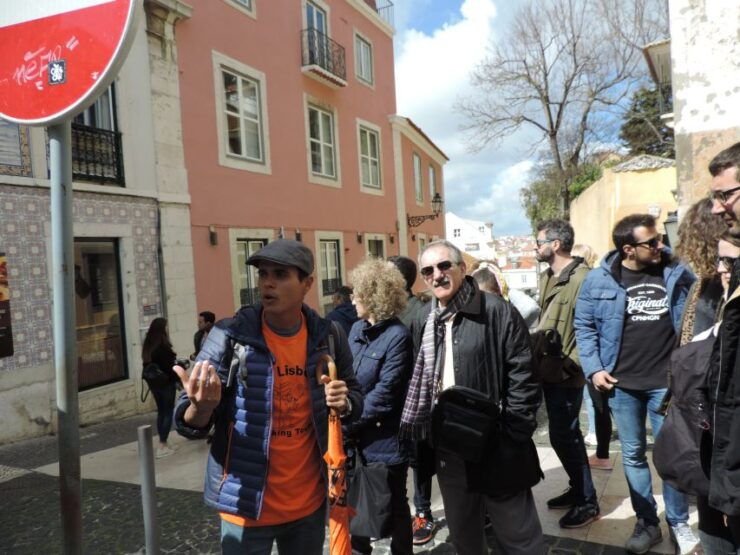 Lisbon: Alfama and Mouraria Districts Guided Walking Tour - Tour Duration and Guide Availability