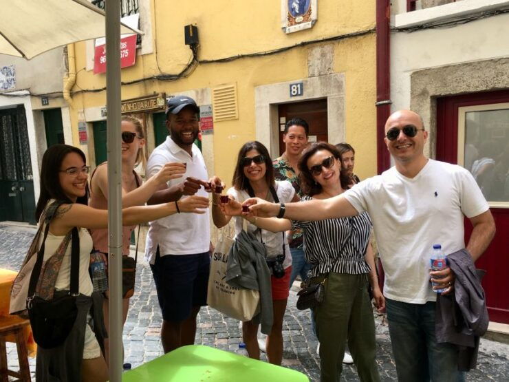 Lisbon: Alfama, Mouraria Neighborhood Walking Tour - Small Group Limit and Cancellation Policy