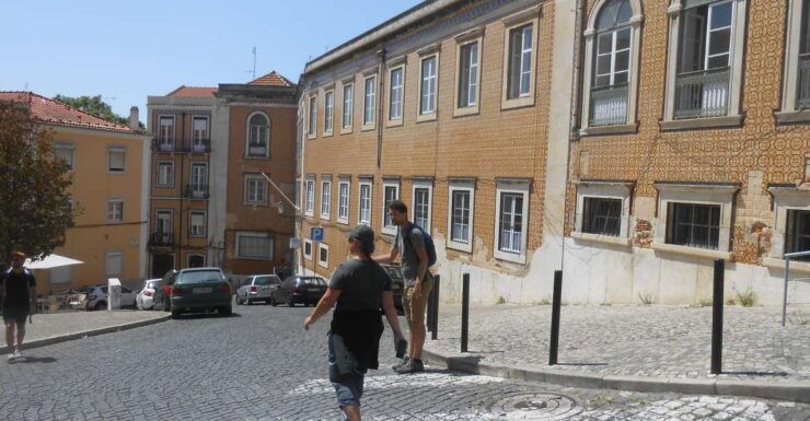 Lisbon Alfama Self-Guided Walking Tour & Scavenger Hunt - Activity Details