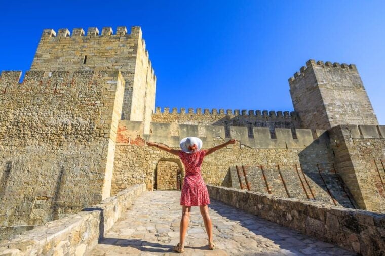 Lisbon: Alfama Walking Tour with St. George Castle Entry - Scenic Rest at Miradouro de Santa Luzia