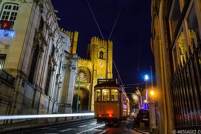 Lisbon: Authentic Fado Show, Dinner and Night Tour - Admire Illuminated Landmarks at Night