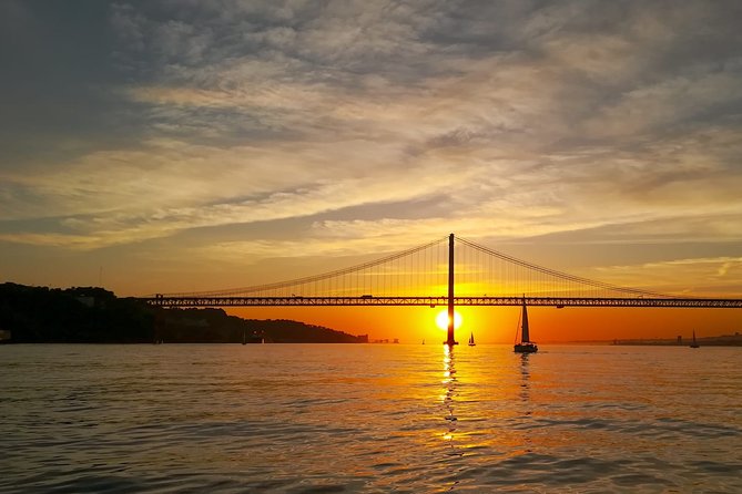 Lisbon Best Sunset Sailing Cruise - 2h Small Group Tour, With a Drink Included - Positive Reviews and Recommendations