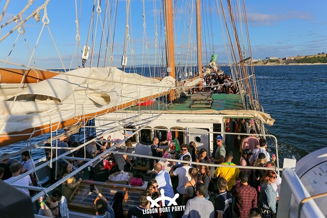 Lisbon Boat Party - Inclusions