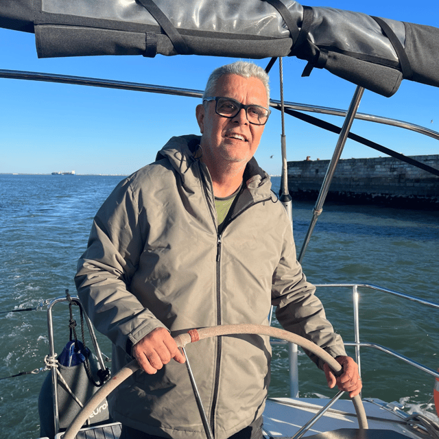 Lisbon: Boat Tour Cruise Vintage or Lux Sailboat w/ Drinks - FAQ