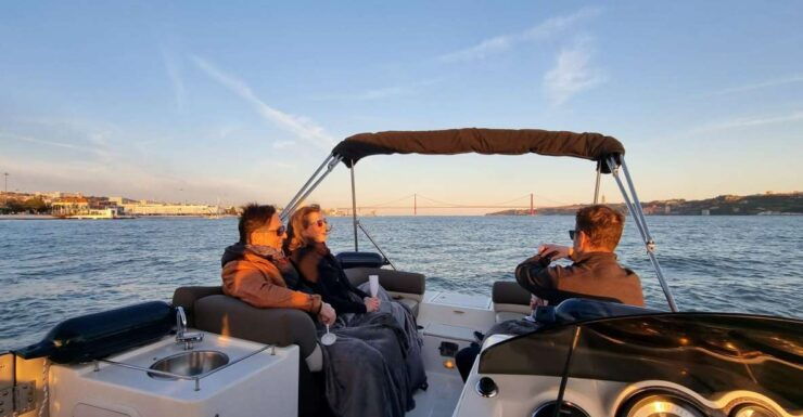 Lisbon: Boat Tour With Champagne - Highlights of the Tour