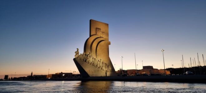 Lisbon: Boat Tour With Champagne - Meeting Point and Important Information