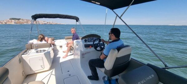 Lisbon: Boat Tour With Champagne - Tour Duration and Availability