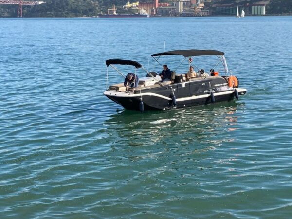 Lisbon: Boat Tour With Champagne - Common Questions