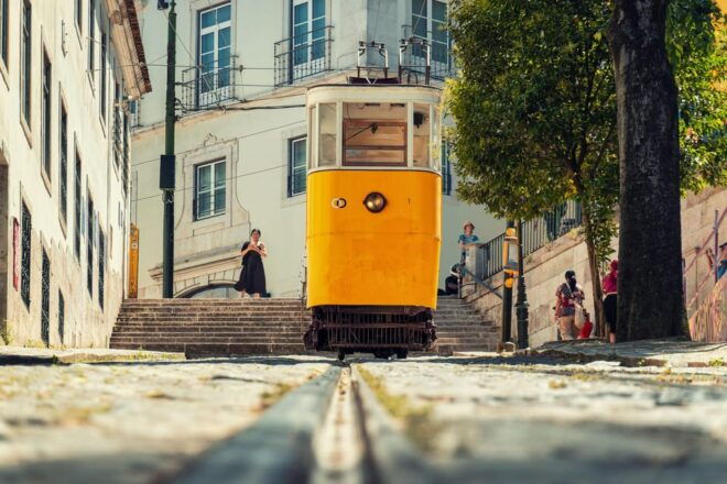Lisbon / Cacilhas: Old Harbour-Ruins & Lost Place Photo-Tour - Booking Information