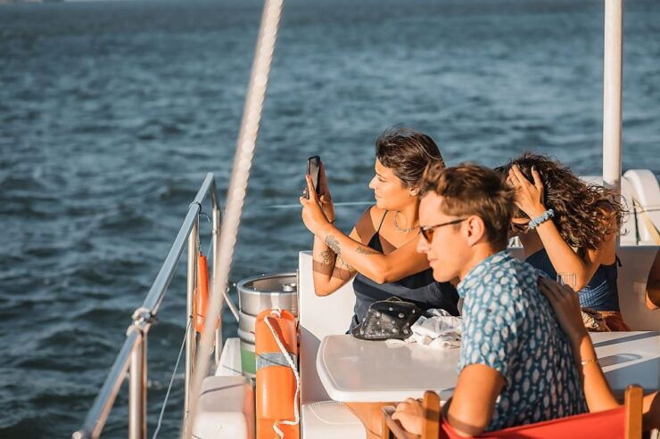 Lisbon: Catamaran Cultural Tour on Tagus River With Drink - Experience Highlights